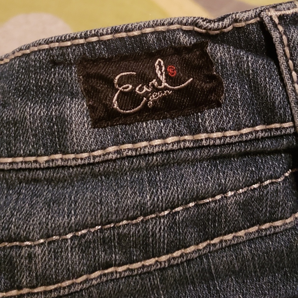 Shorts - Picture 2 of 4